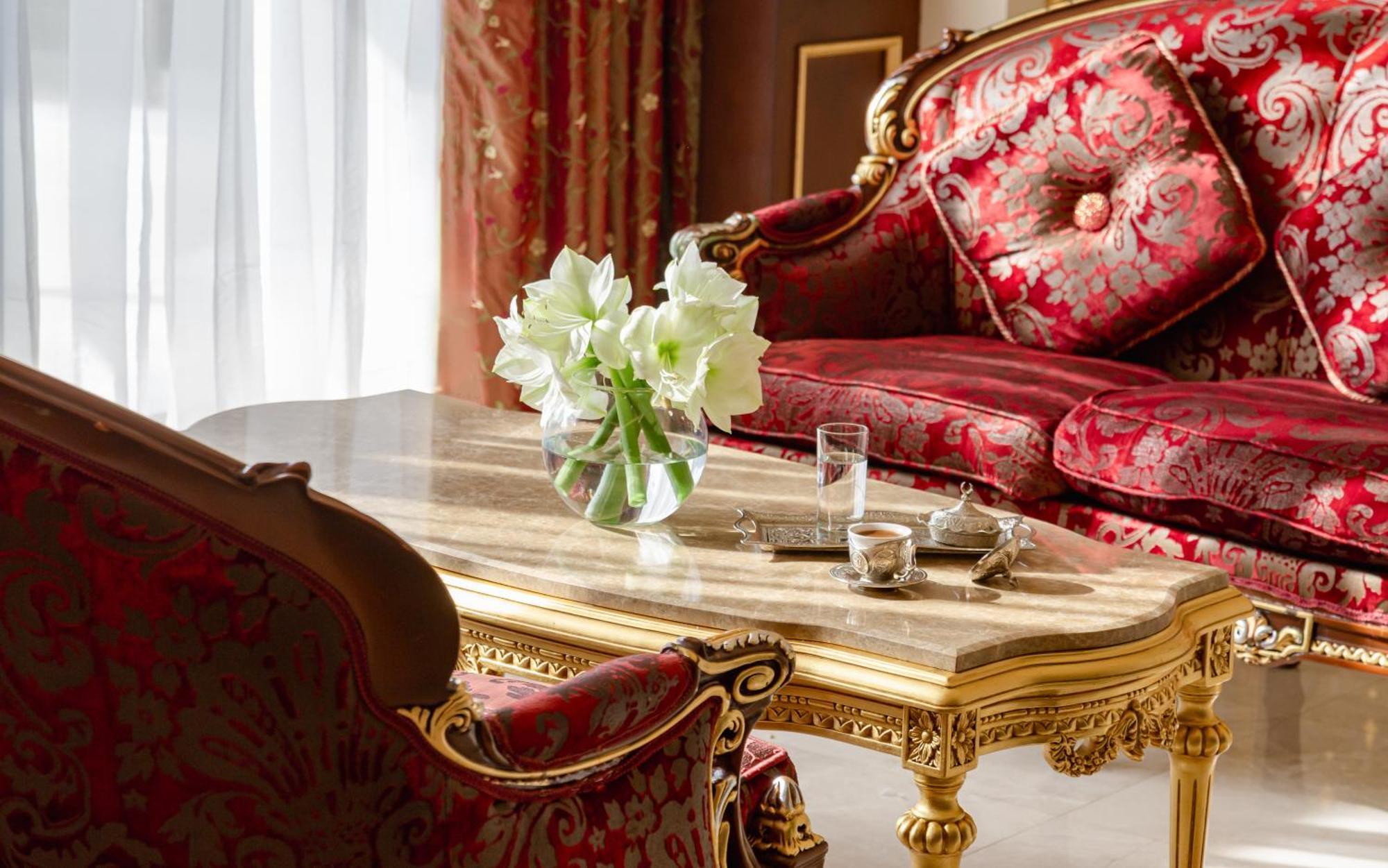 Shamakhi Palace Sharadil Seredil Bagian luar foto A detail of the interior of a suite at the hotel