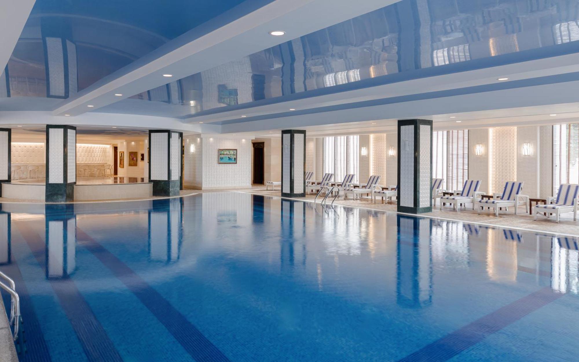 Shamakhi Palace Sharadil Seredil Bagian luar foto The pool at the hotel