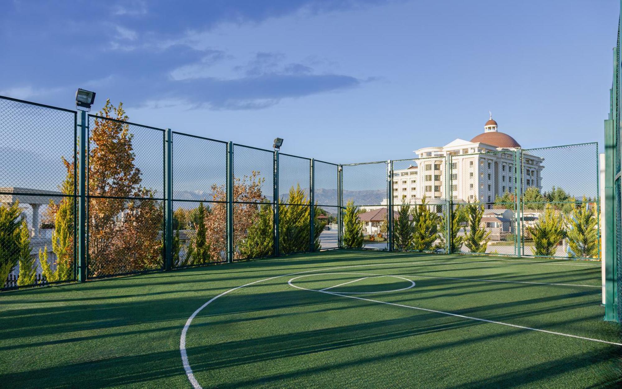 Shamakhi Palace Sharadil Seredil Bagian luar foto Tennis courts at the resort