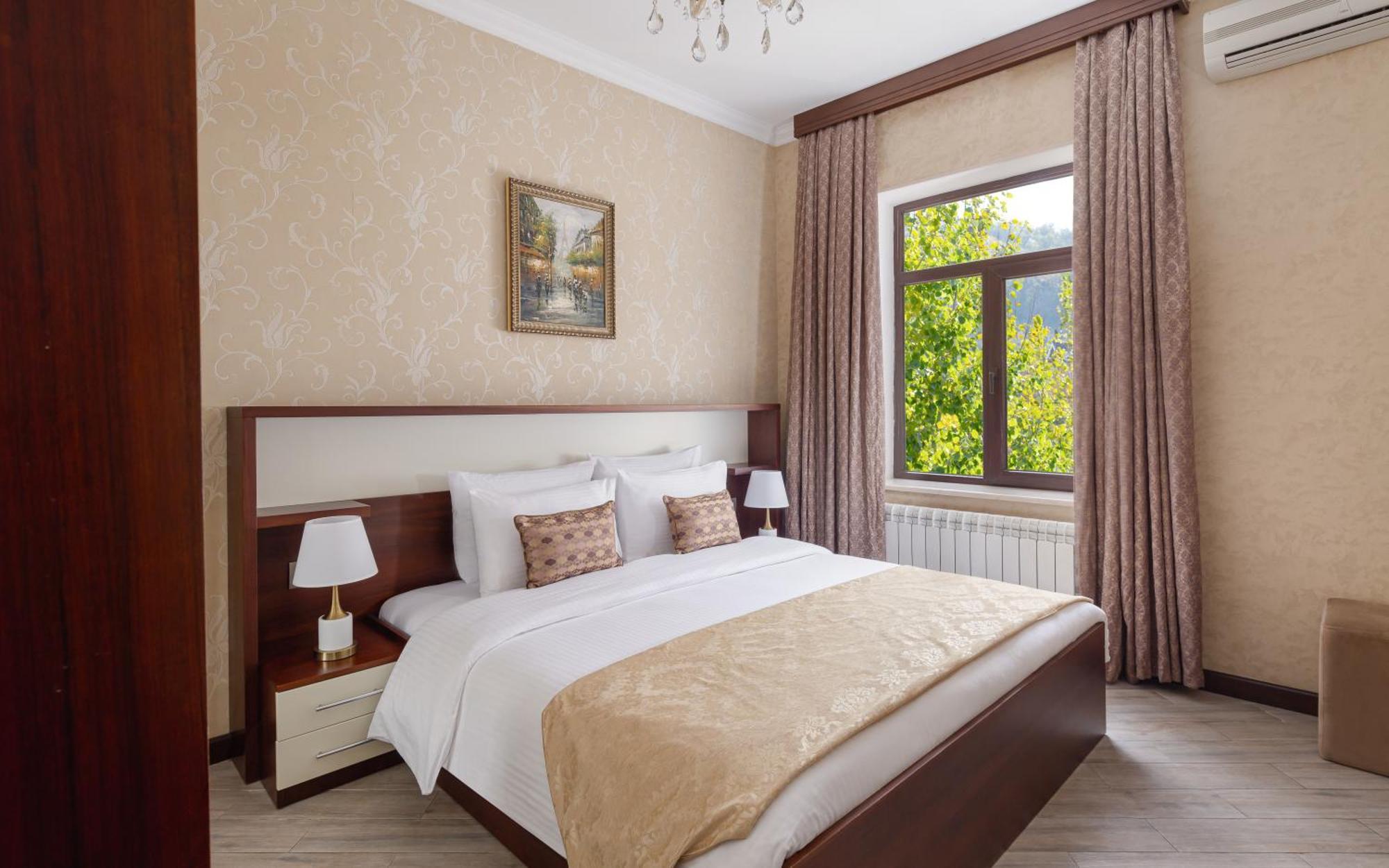 Shamakhi Palace Sharadil Seredil Bagian luar foto A bedroom in the hotel
